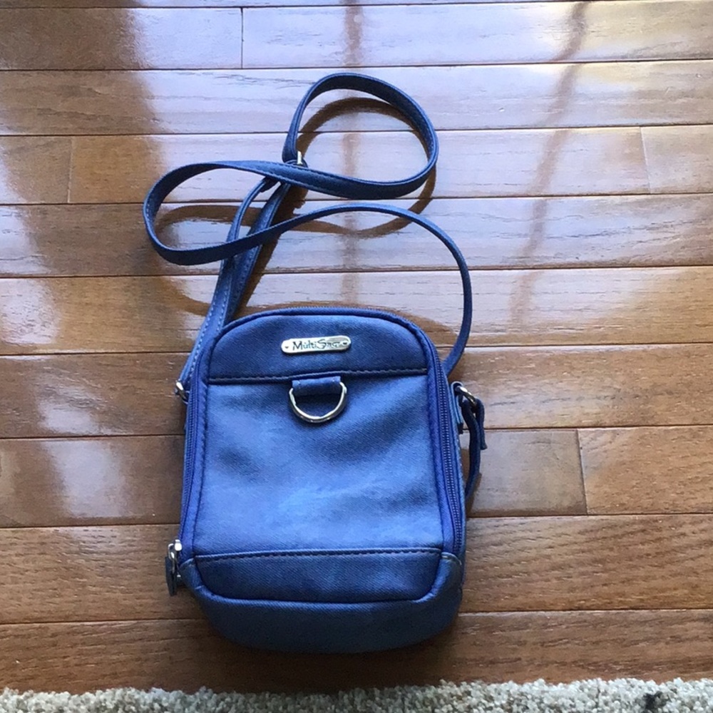Multi sak. Never used. Light blue wipable crossbody purse